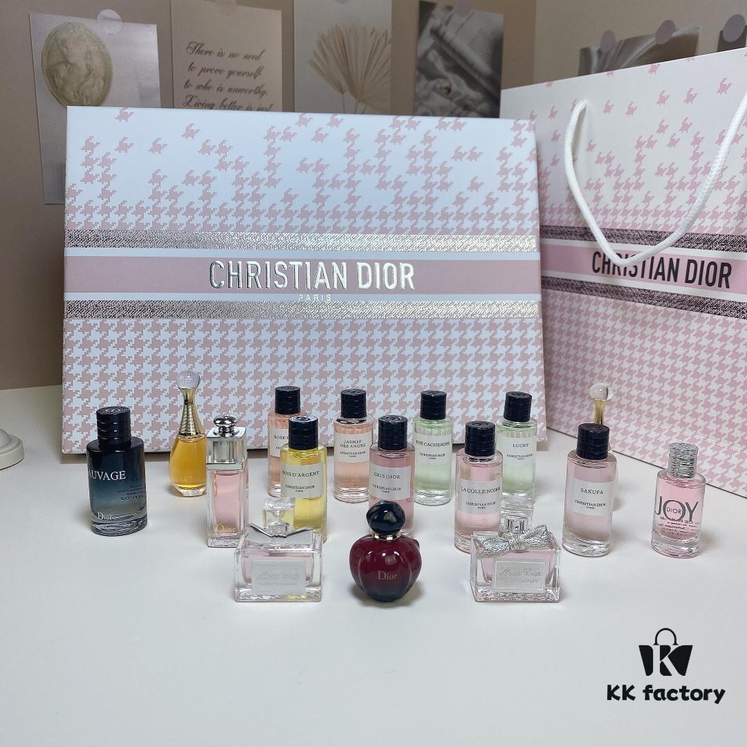 Q-version Dior Powder Compact 16-piece Set with Tote Bag, without Spray Nozzle, Includes: Classic Eight Varieties, Poison Red, Pink Hypnotic, Sweetheart, Scarf Sweetheart, Pure Miss Dior, Miss Dior, Sauvage, Joy