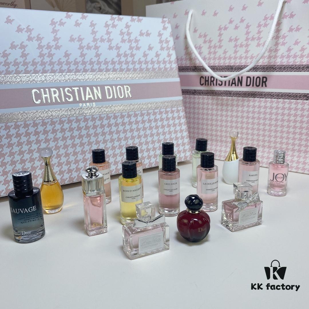 Q-version Dior Powder Compact 16-piece Set with Tote Bag, without Spray Nozzle, Includes: Classic Eight Varieties, Poison Red, Pink Hypnotic, Sweetheart, Scarf Sweetheart, Pure Miss Dior, Miss Dior, Sauvage, Joy