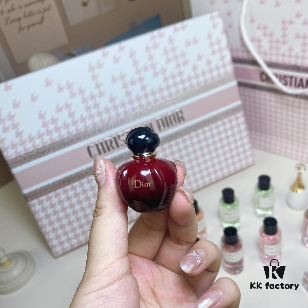 Q-version Dior Powder Compact 16-piece Set with Tote Bag, without Spray Nozzle, Includes: Classic Eight Varieties, Poison Red, Pink Hypnotic, Sweetheart, Scarf Sweetheart, Pure Miss Dior, Miss Dior, Sauvage, Joy