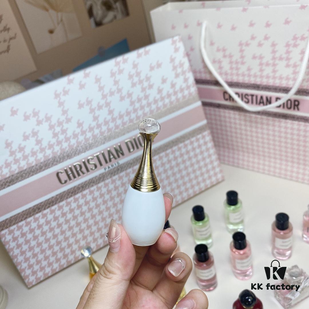 Q-version Dior Powder Compact 16-piece Set with Tote Bag, without Spray Nozzle, Includes: Classic Eight Varieties, Poison Red, Pink Hypnotic, Sweetheart, Scarf Sweetheart, Pure Miss Dior, Miss Dior, Sauvage, Joy