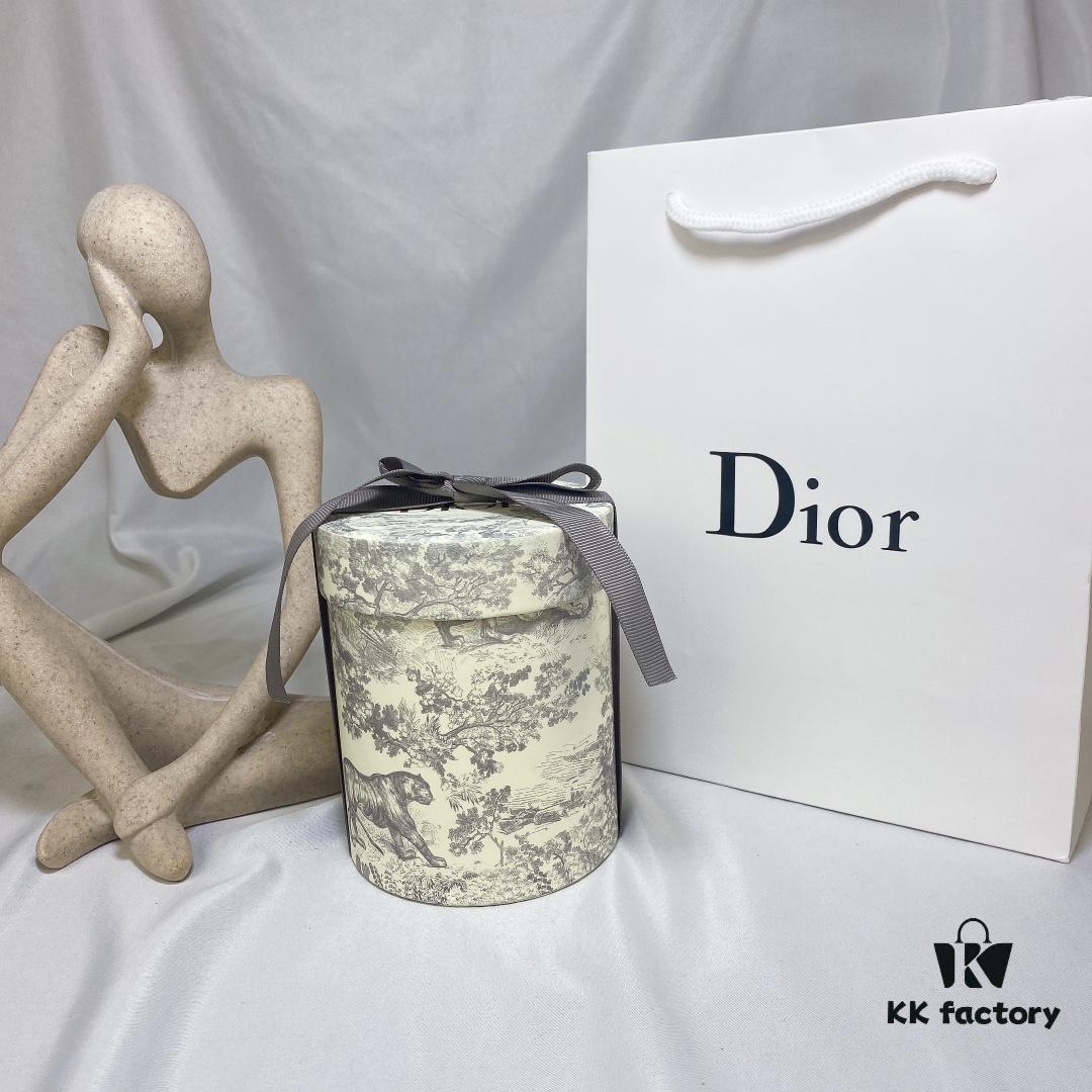 Dior Large Size Deep Green Jouy Print Hydrangea Scent Perfumed Candle Gift Set, Housewarming Gift 280g, with Boutique Shopping Bag
