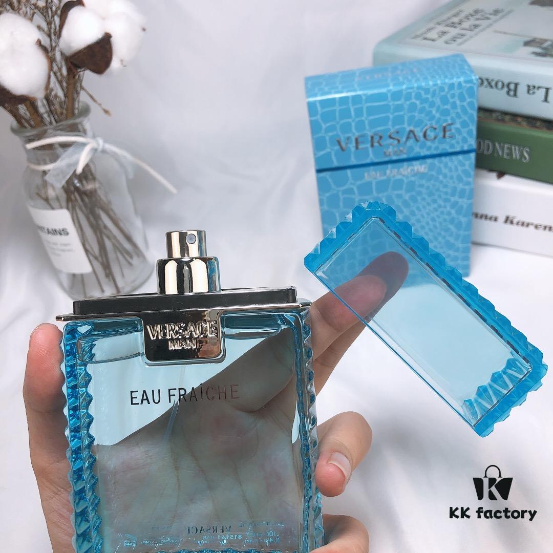 Versace Pour Homme Eau de Toilette, Long-Lasting Fresh Woody Aquatic Fragrance for Men, 100ml