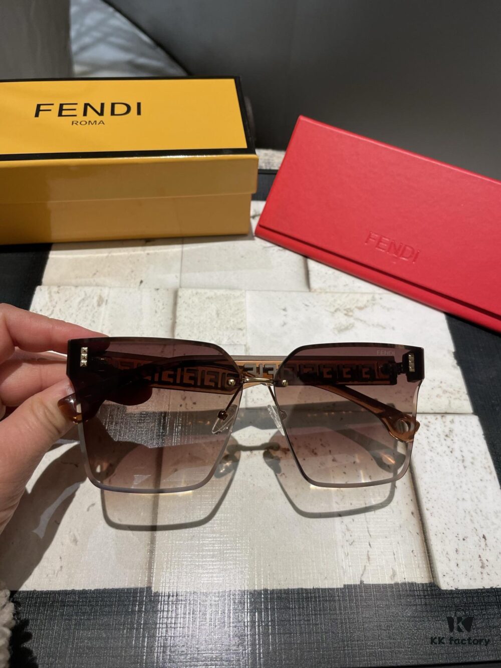 Fendi Postar Resin Polarized Sunglasses 😎 New Fashion Chic Style, Reduce Glare and Block Harmful Radiation 🥰 Essential for Travel, Outings, and Driving 🌸