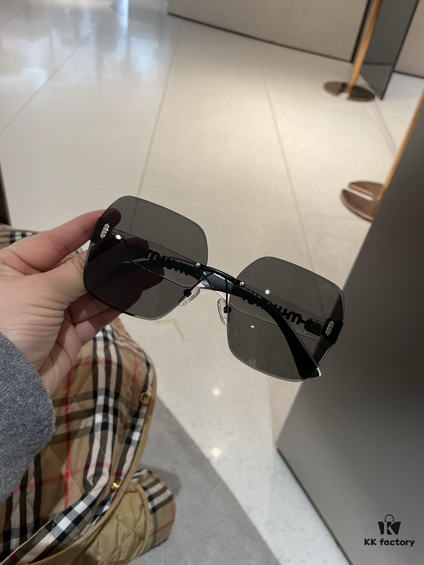 Fendi Sparkle Polarized Fashion Elegant Sunglasses for Women