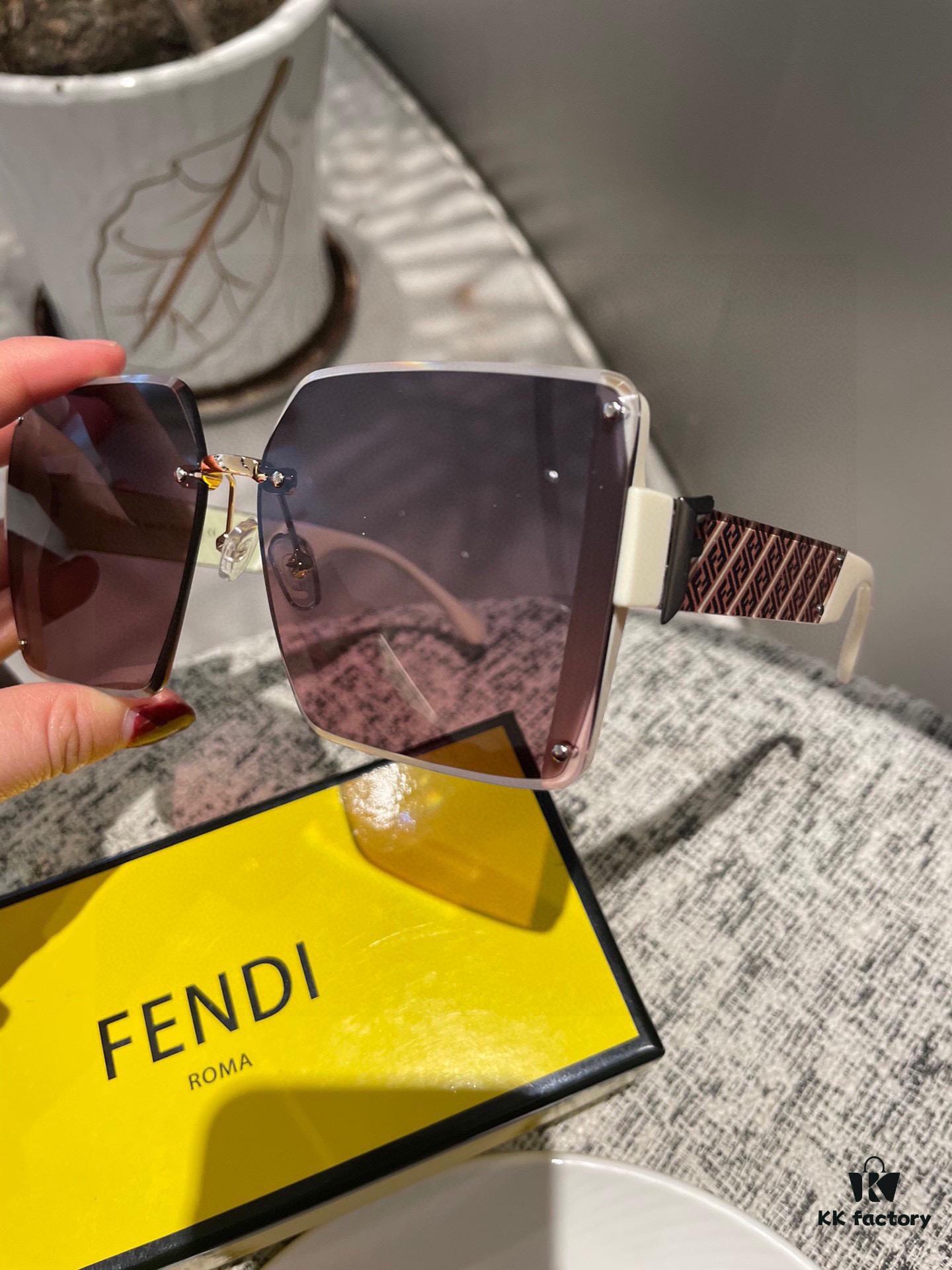 Fendi 💫 Polarized 💫 Stylish and Elegant Sunglasses for Women