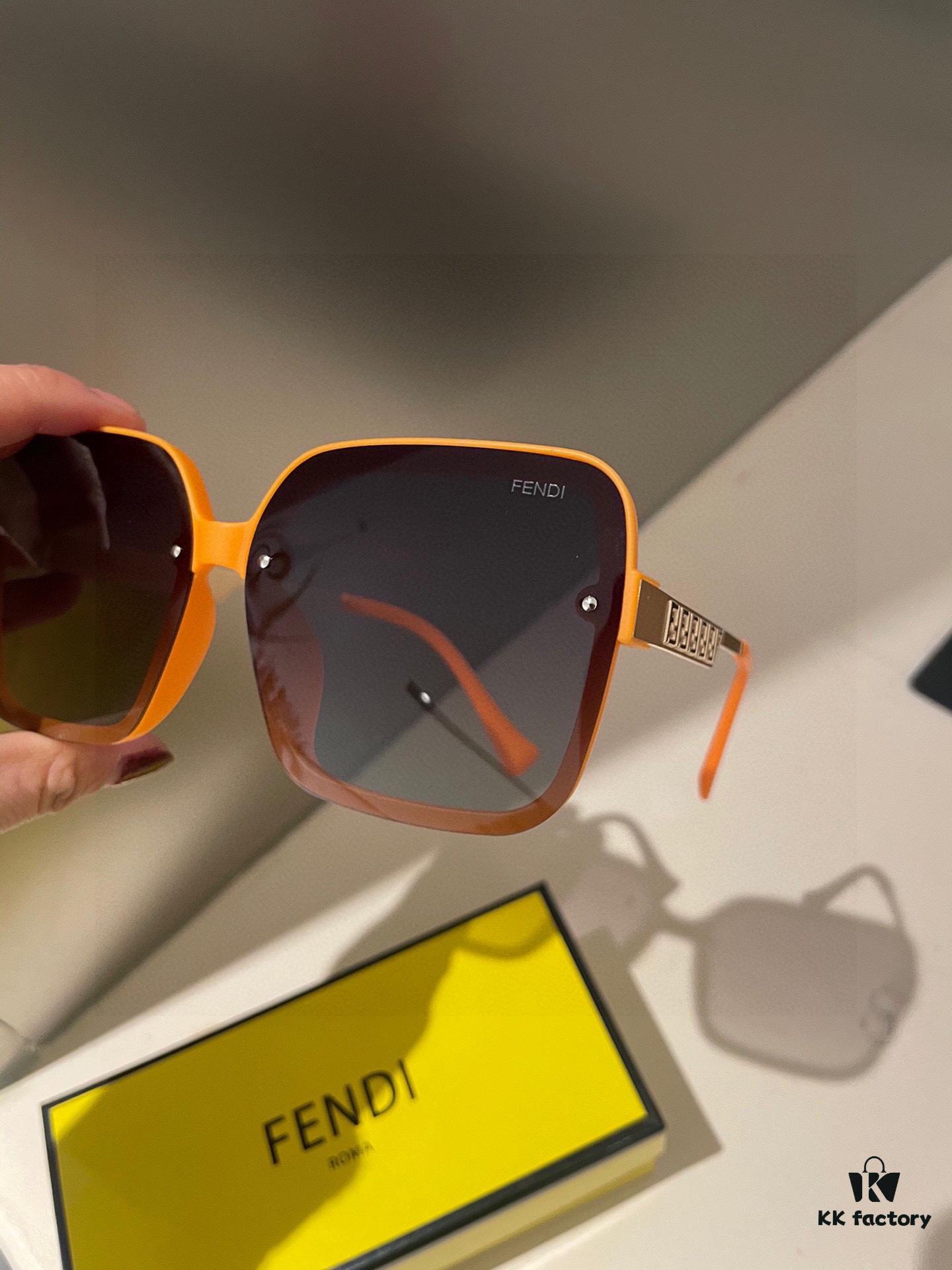 Fendi Women's Polarized Sunglasses 🕶️ Fashionable Face-Framing Designer Style Recommended Live Streaming Model (6071) Eyewear