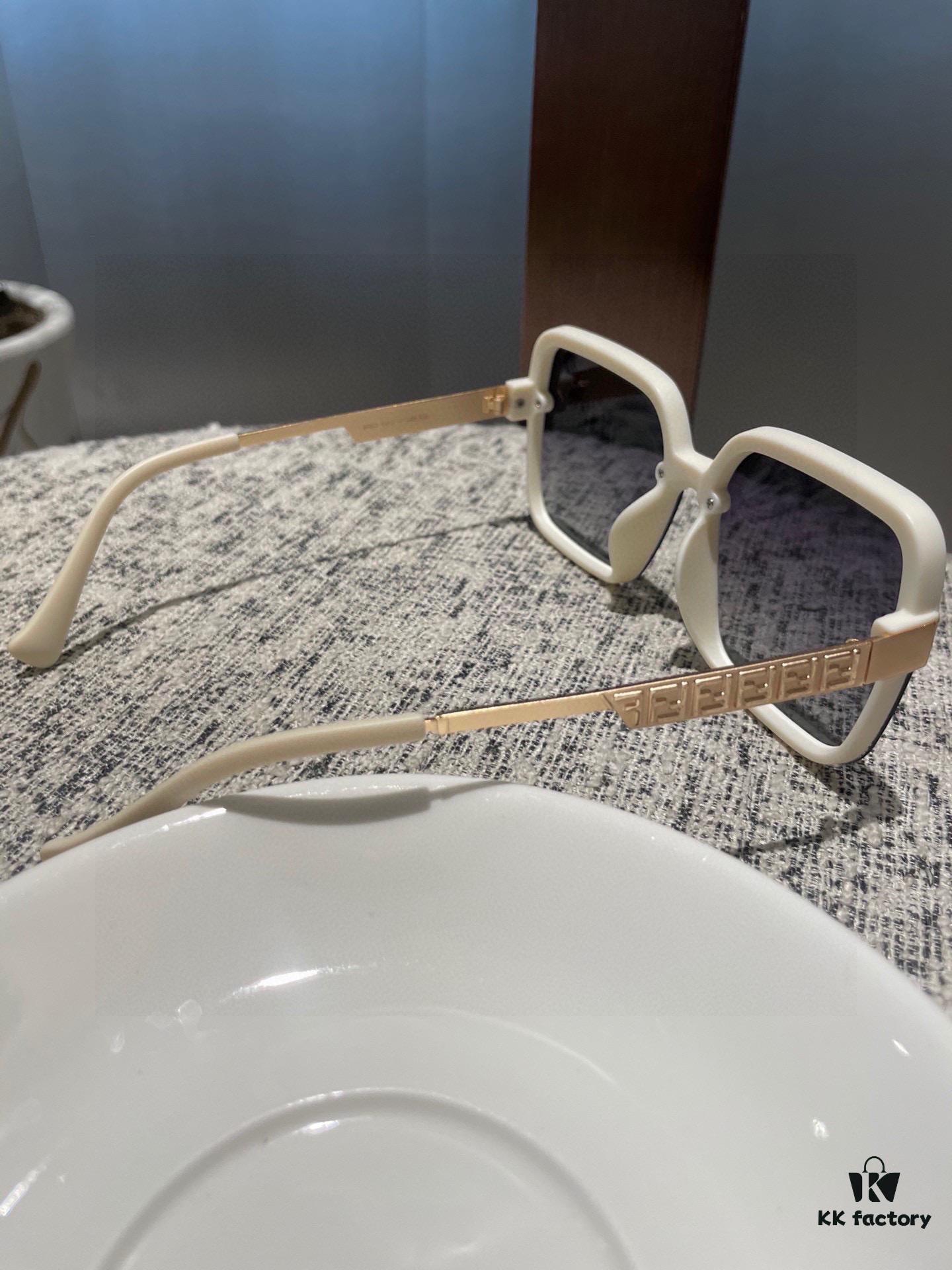 Fendi Women's Polarized Sunglasses 🕶️ Fashionable Face-Framing Designer Style, Trendy Look, Live Stream Recommended Model (6071)