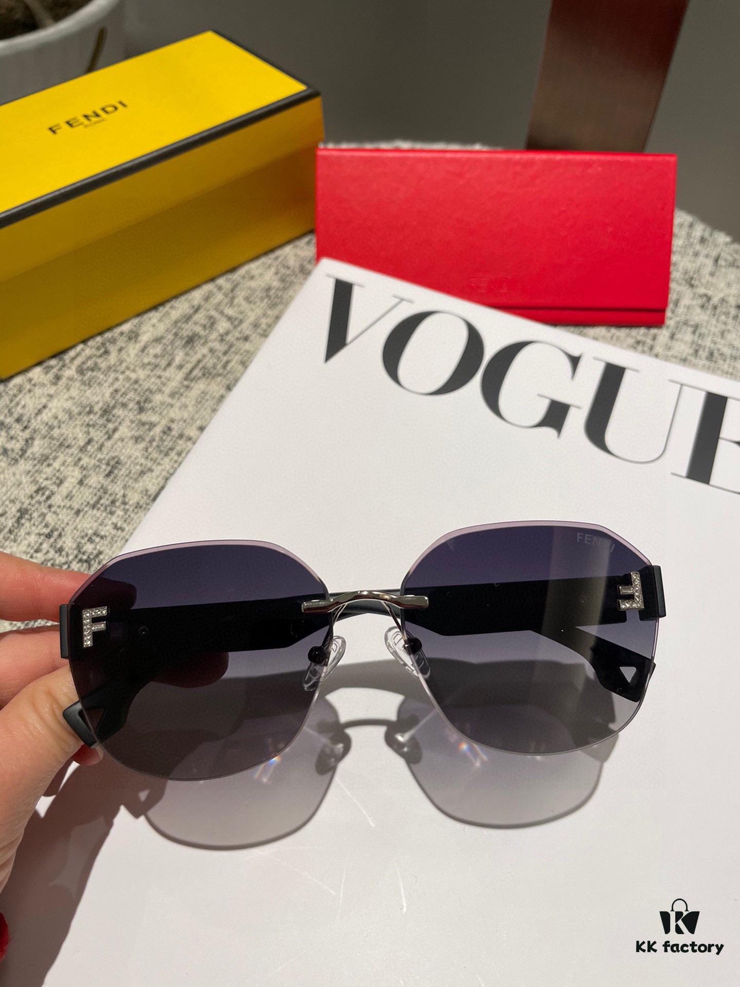 High-Definition Fendi Nylon Polarized Sunglasses for Women