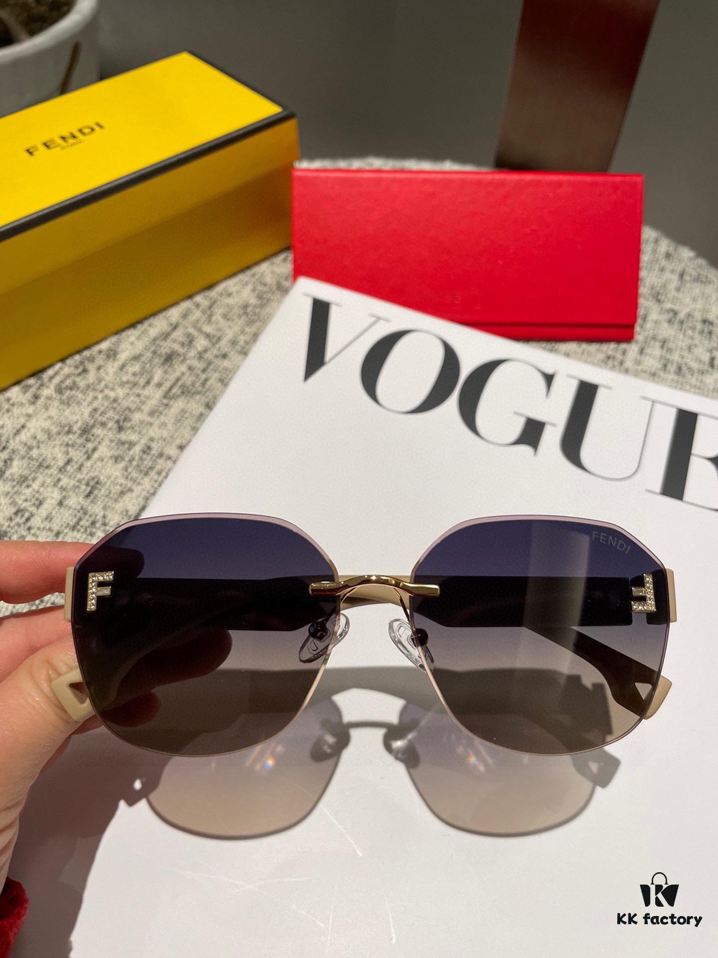 High-Definition Fendi Nylon Polarized Sunglasses for Women