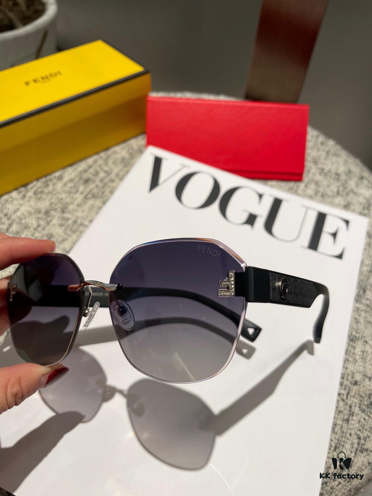 High-Definition Fendi Nylon Polarized Sunglasses for Women