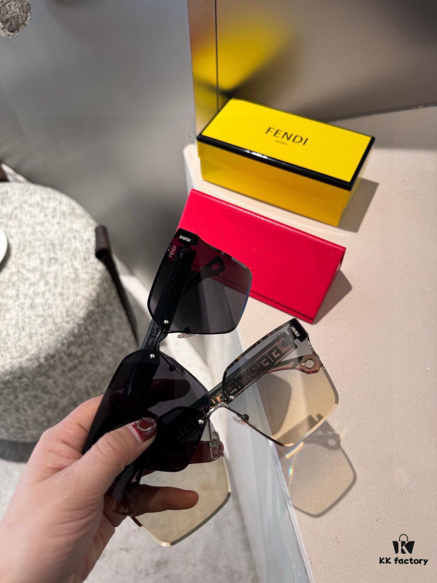 Fendi💌 Polarized Resin Sunglasses😎 New Style Chanel-Style Sun Glasses Reduce Glare🥰 Block Harmful Light and Radiation😊 Essential for Travel, Outings, and Styling🌸 Suitable for Driving Too🧐 Brand Philosophy - Trends Come and Go, but Style Remains 🥳 6115 Eyewear Sunglasses