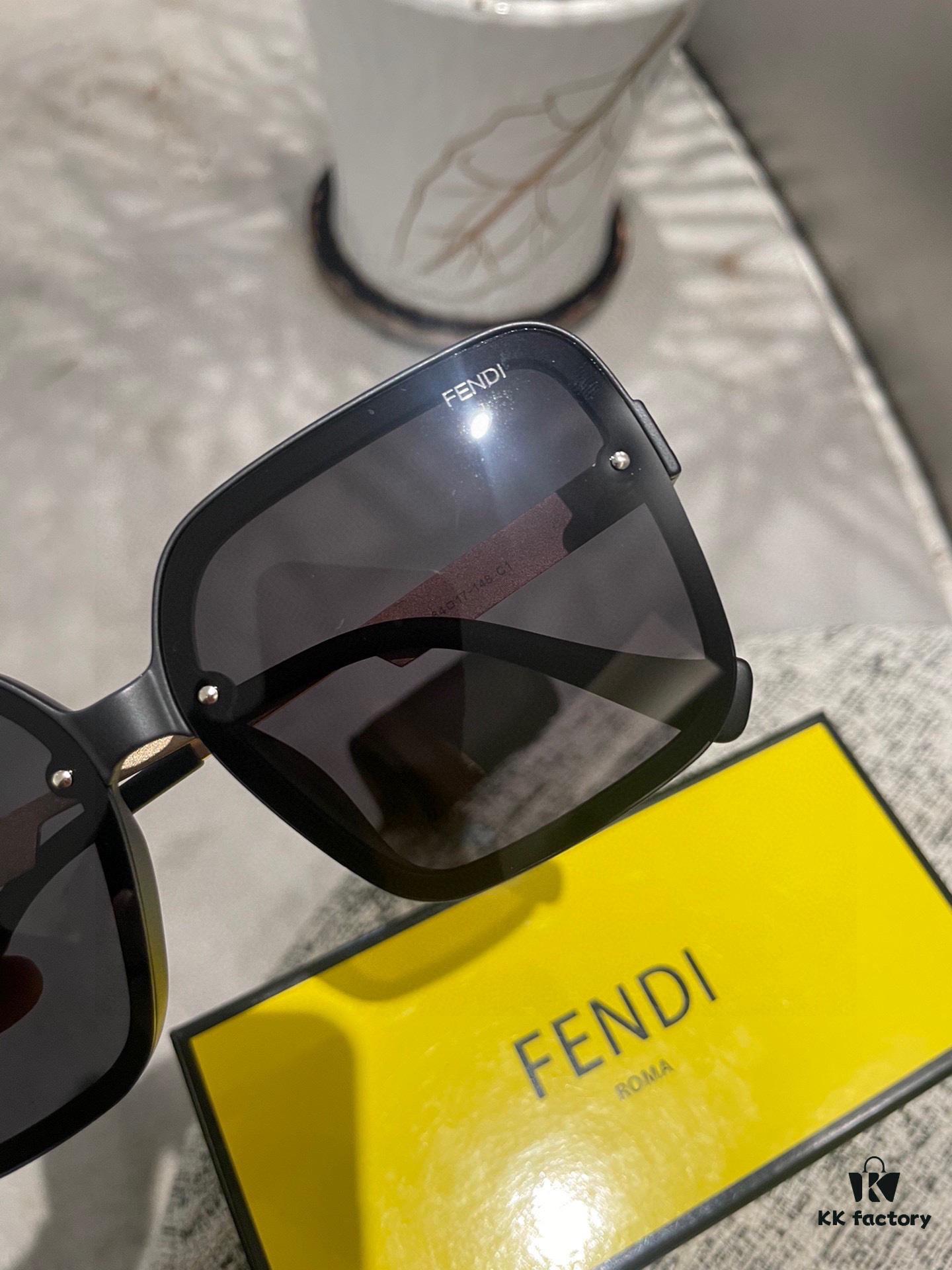 Fendi Women's Polarized Sunglasses 🕶️ Fashionable Face-Framing Designer Style Trendy Look Live-Stream Recommended Model (6071)