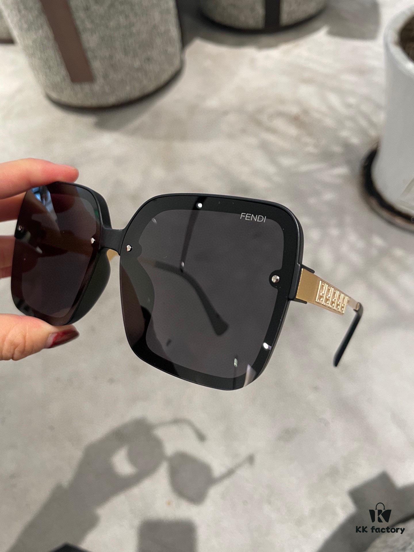 Fendi Women's Polarized Sunglasses 🕶️ Fashionable Face-Framing Designer Style Trendy Look Live-Stream Recommended Model (6071)