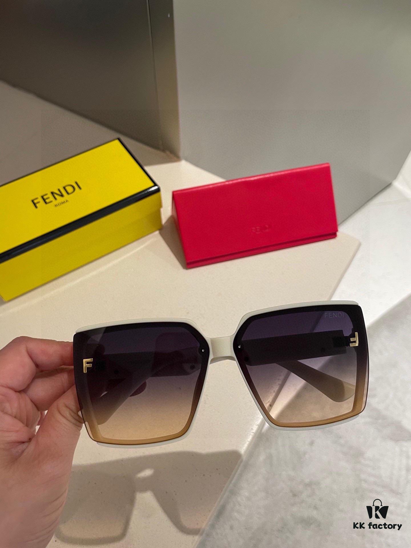 Fendi💌Polaroid Resin Sunglasses😎New Arrival Chic Sun Glasses Reduce Glare🥰Block Harmful Light and Radiation😊Essential for Travel and Outfit Pairing🌸Great for Driving Too🧐Brand Philosophy - Trends Come and Go, but Style Remains🥳2952 Eyewear Sunglasses