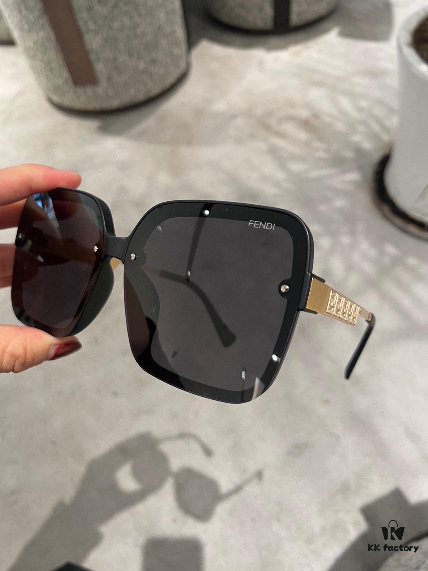 Fendi Women's Polarized Sunglasses 🕶️ Fashionable Face-Framing Designer Style Recommended Live Stream Item (6071)