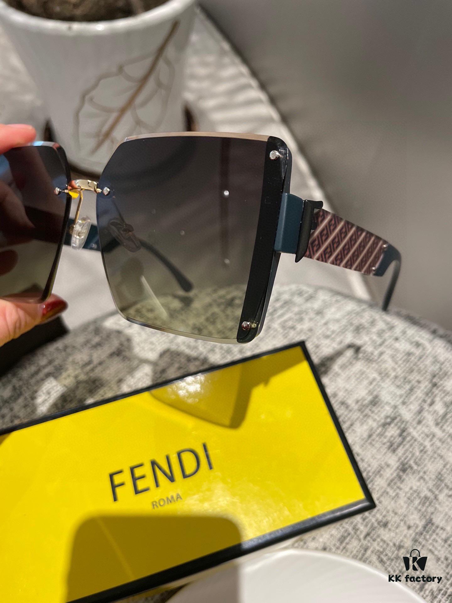 Fendi 💫 Polarized 💫 Fashionable and Elegant Sunglasses for Women