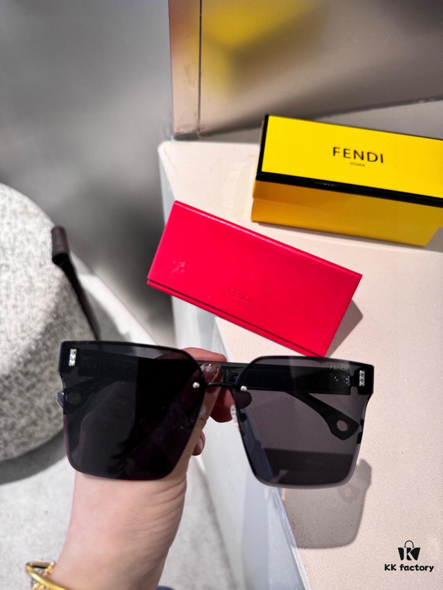 Fendi💌 Polarized Resin Sunglasses😎 New Style Chic Sun Glasses Reduce Glare, Block Harmful Radiation🥰 Essential for Travel and Outfit Pairing🌸 Great for Driving Too🧐 Brand Philosophy - Trends Come and Go, but Style Remains Eternal🥳 6115 Eyewear