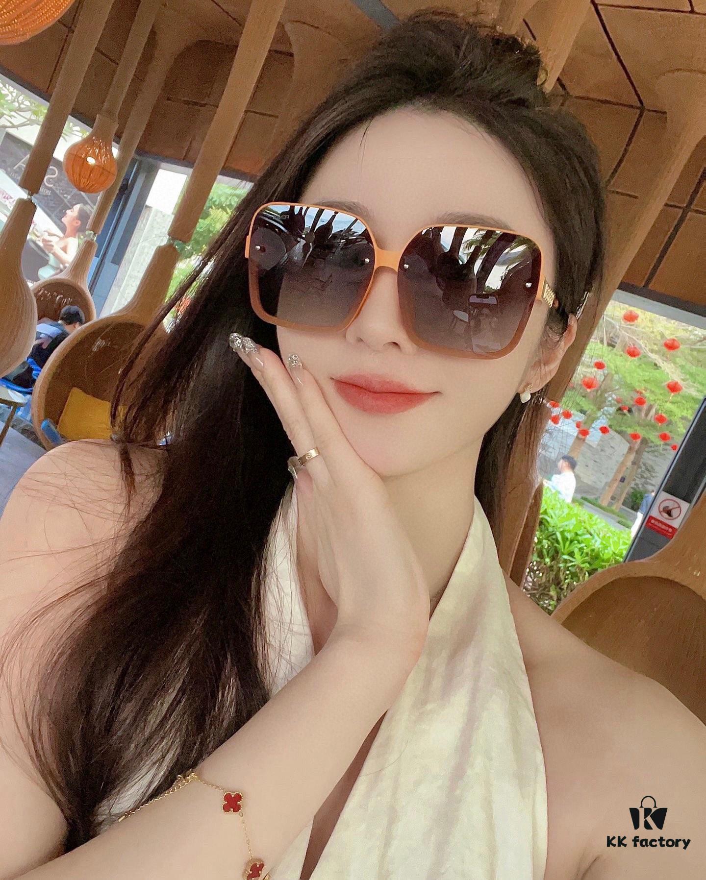 Fendi Women's Polarized Sunglasses 🕶️ Fashionable Face-Framing Designer Style Popular Live Stream Recommendation (6071) Eyewear