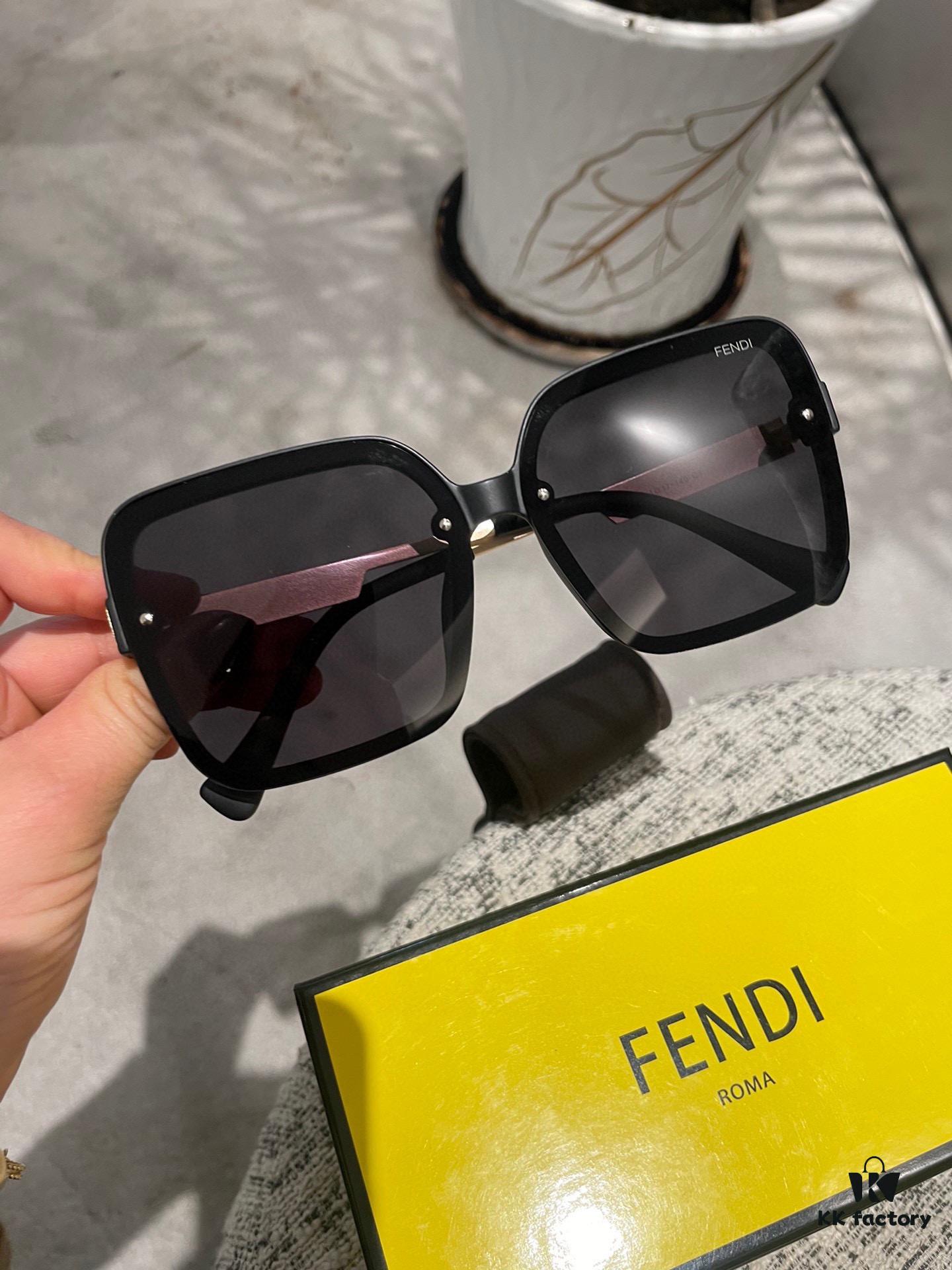 Fendi Women's Polarized Sunglasses 🕶️ Fashionable Face-Framing Designer Style Trendy Look Live-Stream Recommended Model (6071) Eyewear