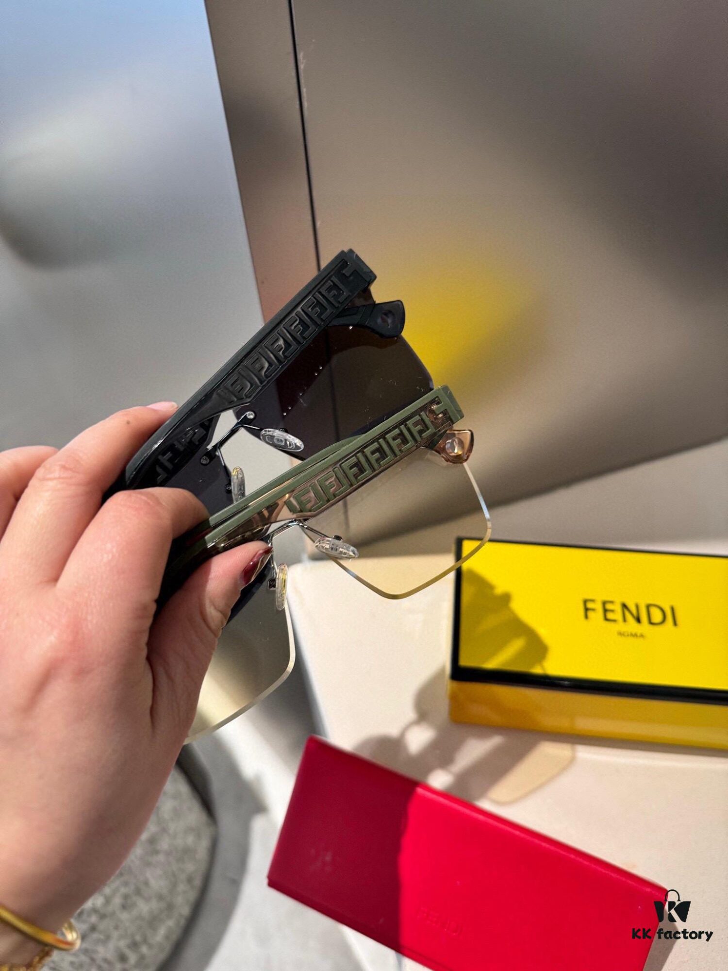 Fendi💌Polaroid Resin Polarized Sunglasses😎New Style Chanel-Style Sun Glasses to Reduce Glare🥰Block Harmful Light and Radiation😊Essential for Travel, Outings, and Styling🌸Also Suitable for Driving🧐Brand Philosophy - Trends Come and Go, but Style Remains Eternal🥳6115 Eyewear Sunglasses