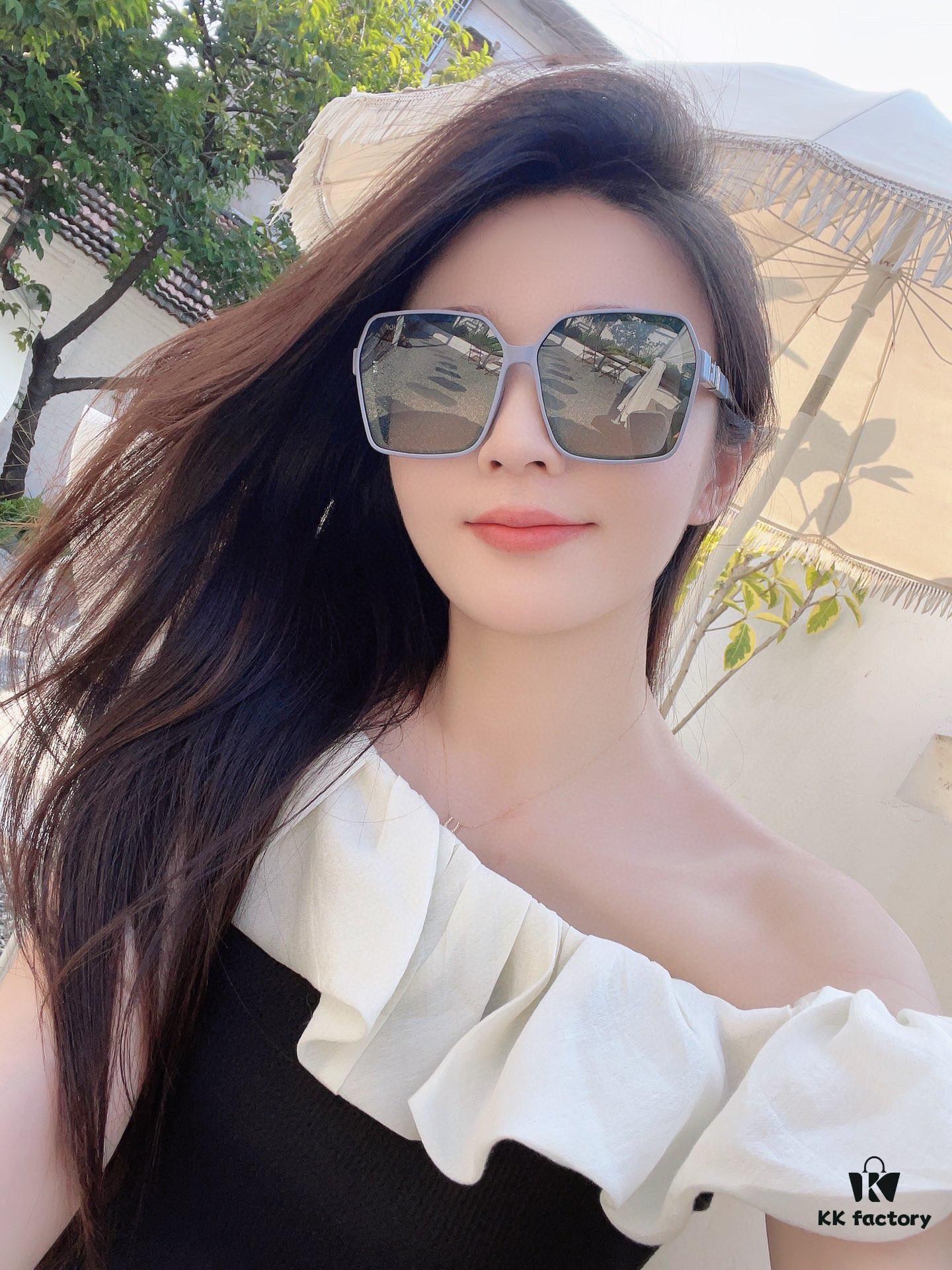 Fendi Women's Polarized Sunglasses 🕶️ Fashionable Face-Framing Designer Style Trendy Sun Glasses Live Broadcast Recommended Model (6109)