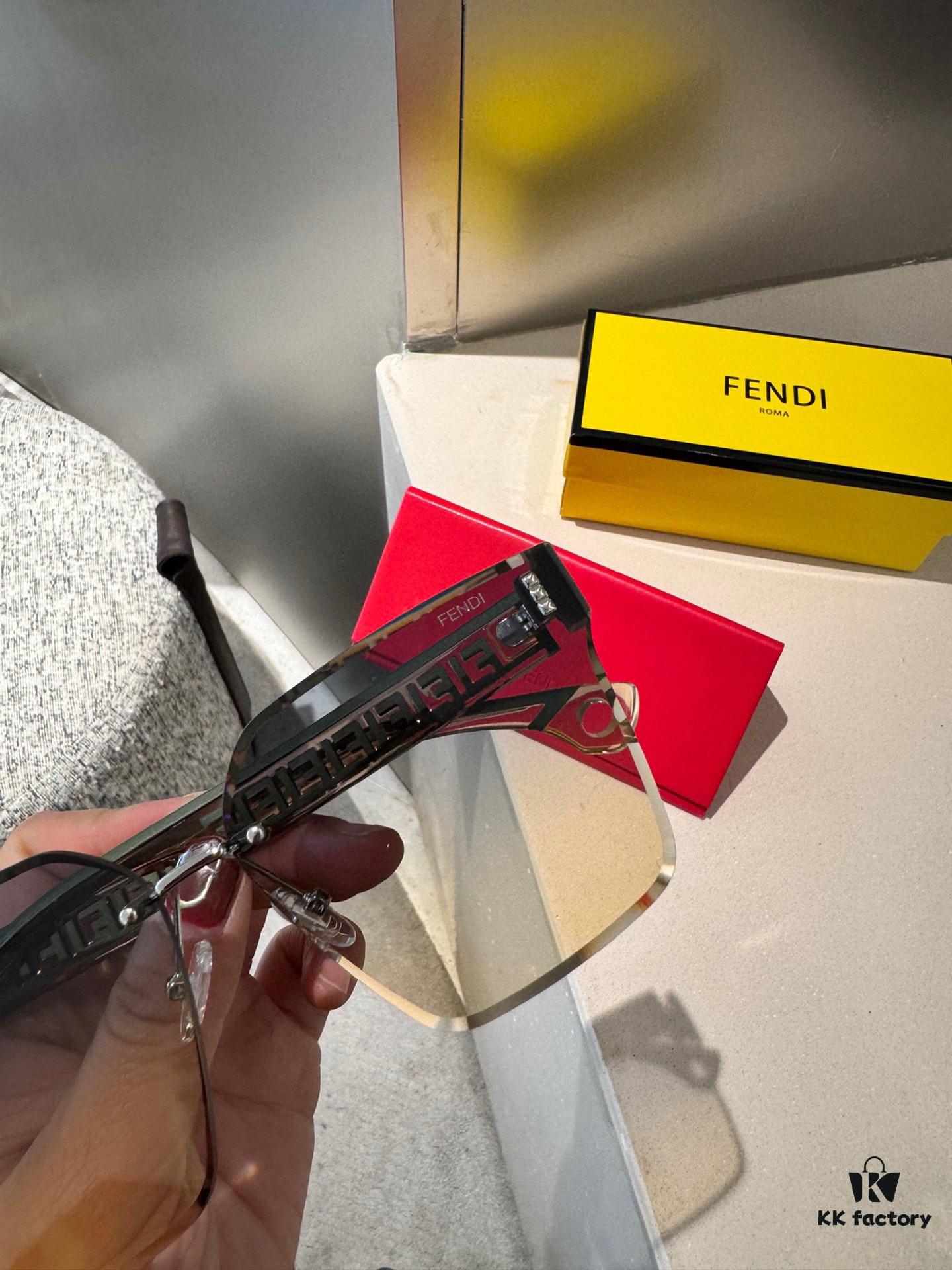 Fendi💌Polaroid Resin Sunglasses😎New Style Chanel-Style Sunglasses to Reduce Glare🥰Block Harmful and Radiation Rays😊Essential for Travel and Outfit Pairing🌸Great for Driving Too🧐Brand Philosophy - Trends Come and Go, but Style Remains🥳6115 Eyewear