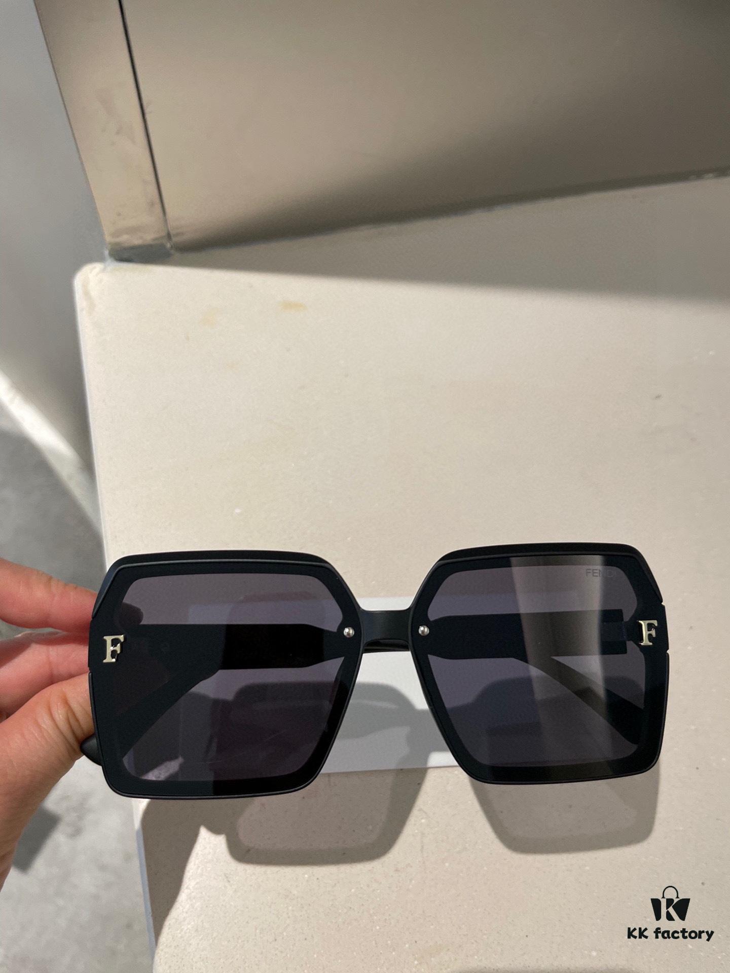 Fendi💌 Polarized Resin Sunglasses😎 New Style Chic Sun Glasses to Reduce Glare🥰 Block Harmful and Radiation Rays😊 Essential Fashion Accessory for Travel and Outfits🌸 Suitable for Driving Too🧐 Brand Philosophy - Trends Come and Go, Style Remains🥳