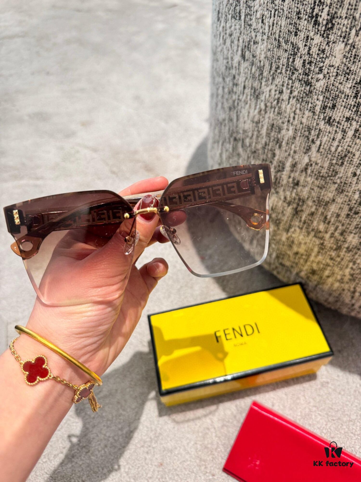 Fendi💌 Polarized Resin Sunglasses😎 New Style Chanel-Style Sun Glasses Reduce Glare🥰 Block Harmful Light and Radiation😊 Essential for Travel and Outfit Pairing🌸 Suitable for Driving Too🧐 Brand Philosophy - Trends Come and Go, Style Remains🥳 6115 Eyewear Sunglasses