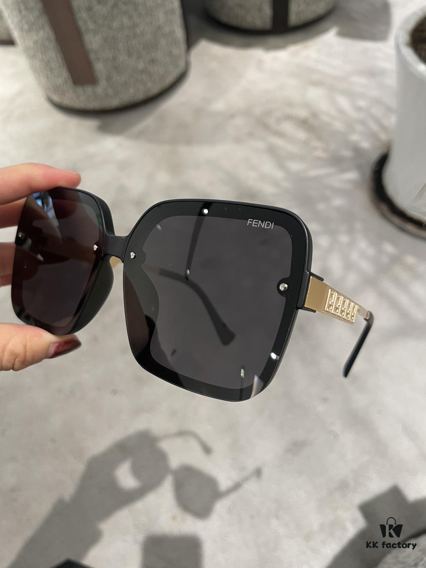 Fendi Women's Polarized Sunglasses 🕶️ Fashionable Face-Framing Luxury Style Trendy Look Live Stream Recommended Model (6071)