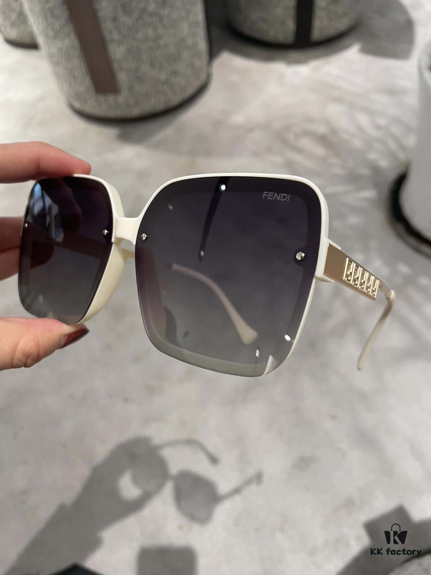 Fendi Women's Polarized Sunglasses 🕶️ Fashionable Face-Framing Luxury Style Trendy Look Live Stream Recommended Model (6071)