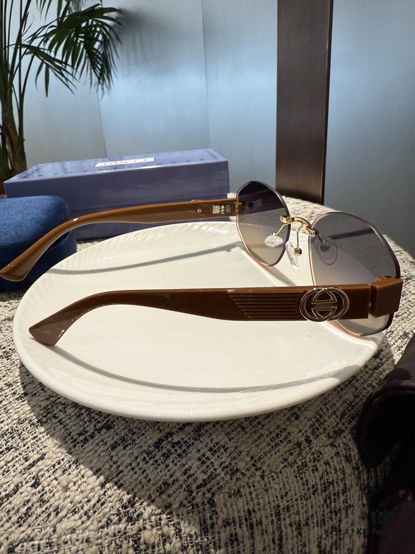 High-Definition Gucci Nylon Polarized Sunglasses for Women