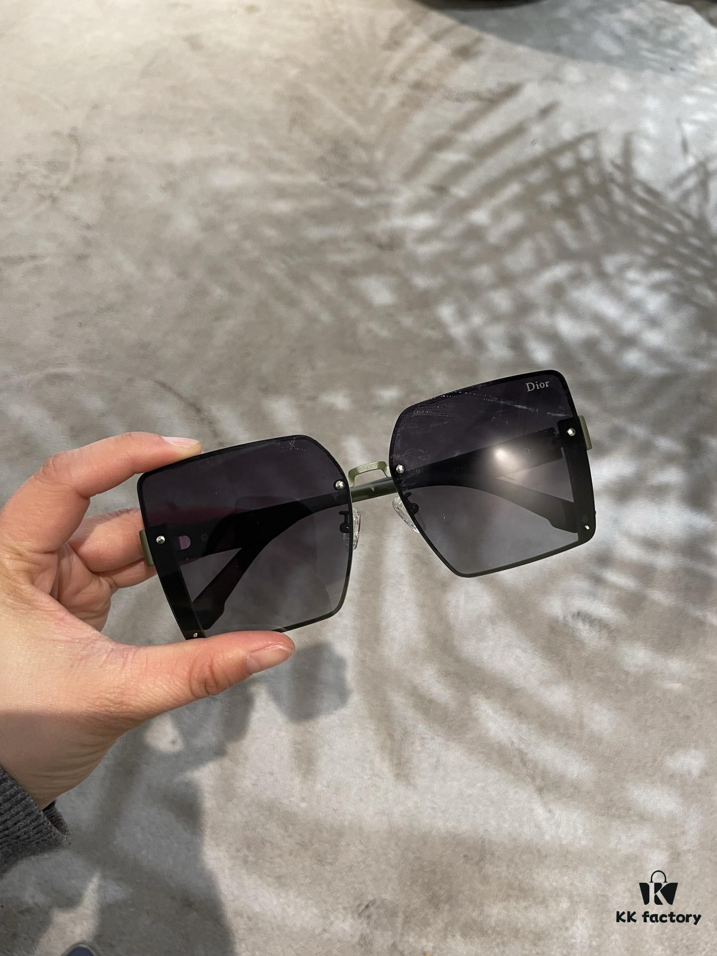 Dior Polarized Resin Sunglasses 😎 New Style Little Chic Sun Protection Glasses, Reducing Glare and Blocking Harmful Radiation 🥰 Essential Fashion Accessory for Travel and Outfits 🌸 Suitable for Driving 🧐 Brand Philosophy - Trends Come and Go, but Style Remains Eternal 🥳