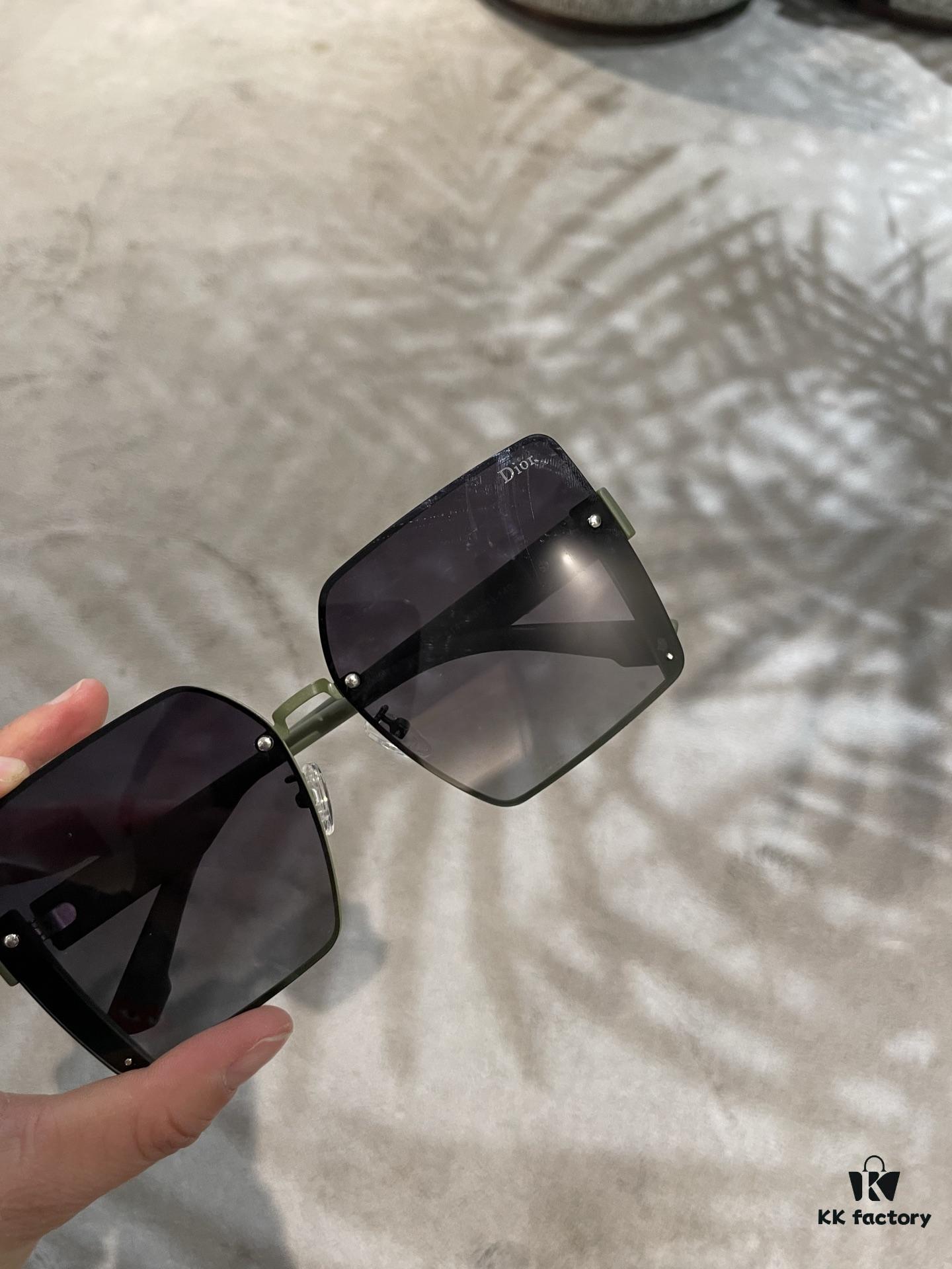 Dior Polarized Resin Sunglasses 😎 New Style Little Chic Sun Protection Glasses, Reducing Glare and Blocking Harmful Radiation 🥰 Essential Fashion Accessory for Travel and Outfits 🌸 Suitable for Driving 🧐 Brand Philosophy - Trends Come and Go, but Style Remains Eternal 🥳