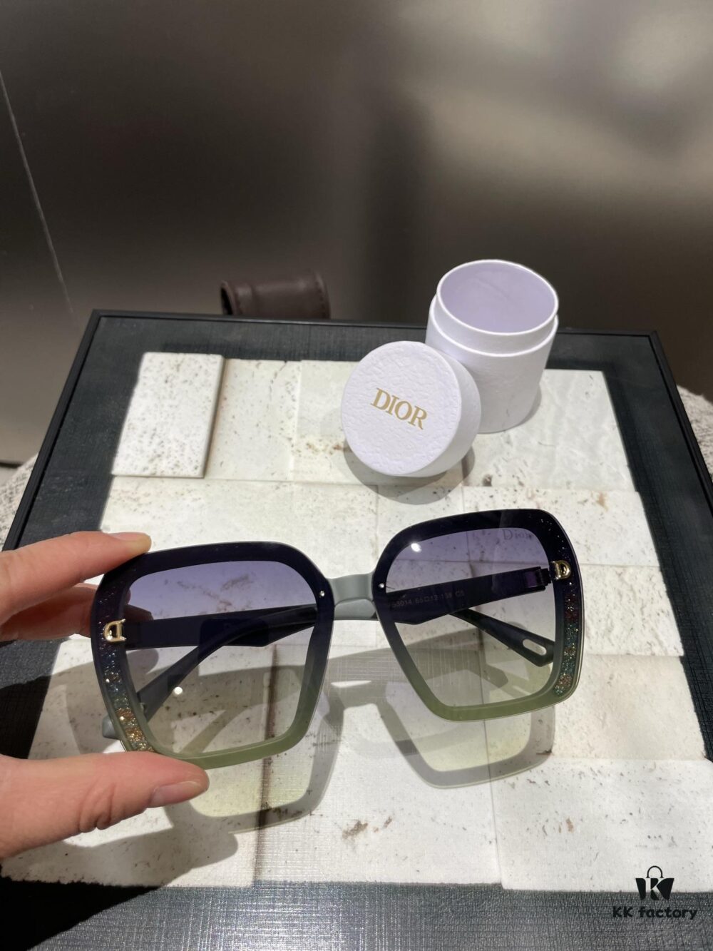 Dior Polarized Resin Sunglasses 😎 New Style Small Fragrance Sun Glasses to Reduce Glare and Block Harmful Radiation 😊 Essential for Travel, Outings, and Stylish Outfit Pairing 🌸 Suitable for Driving 🧐 Brand Philosophy - Trends Come and Go, but Style Remains 🥳