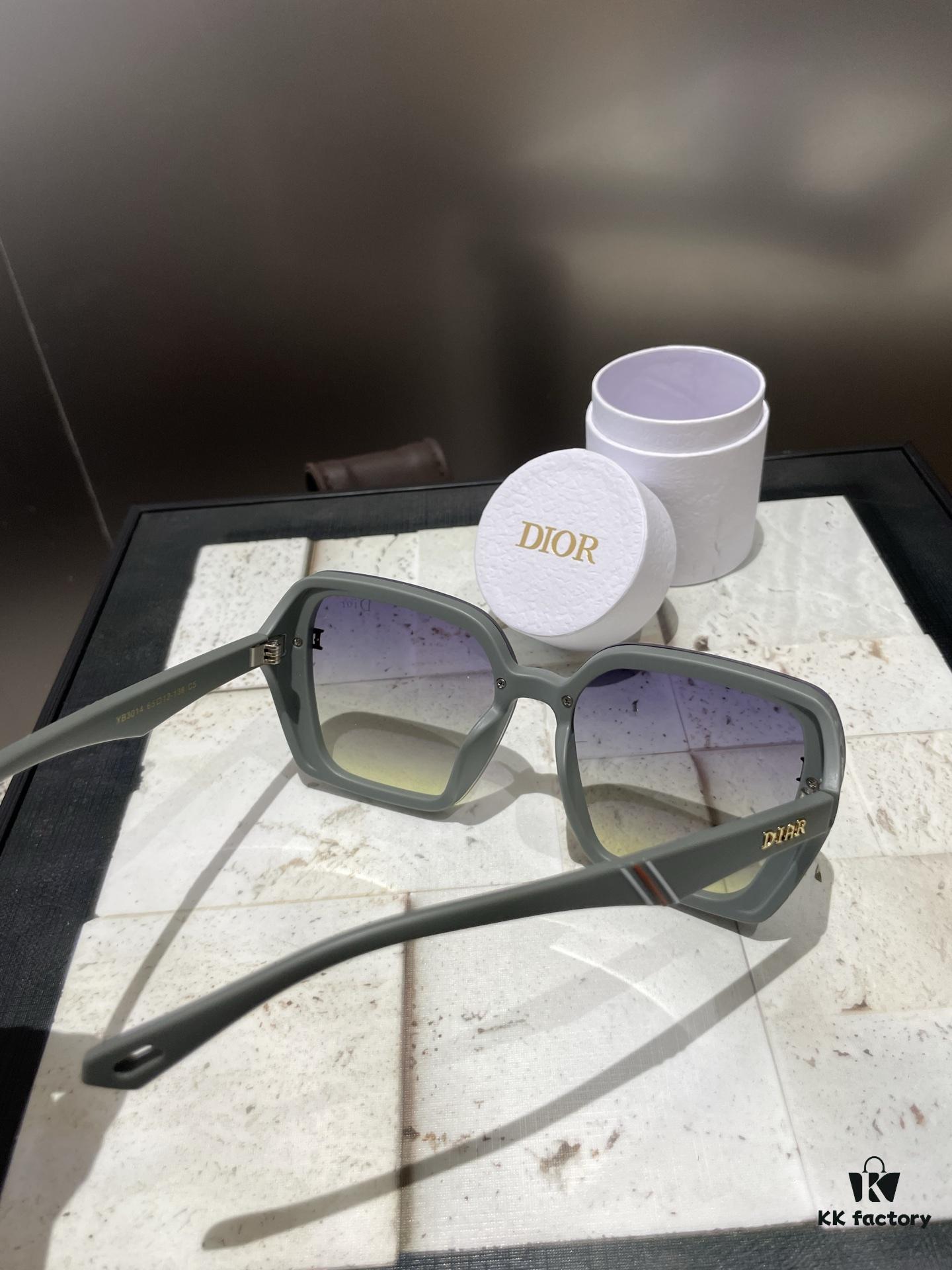 Dior Polarized Resin Sunglasses 😎 New Style Small Fragrance Sun Glasses to Reduce Glare and Block Harmful Radiation 😊 Essential for Travel, Outings, and Stylish Outfit Pairing 🌸 Suitable for Driving 🧐 Brand Philosophy - Trends Come and Go, but Style Remains 🥳
