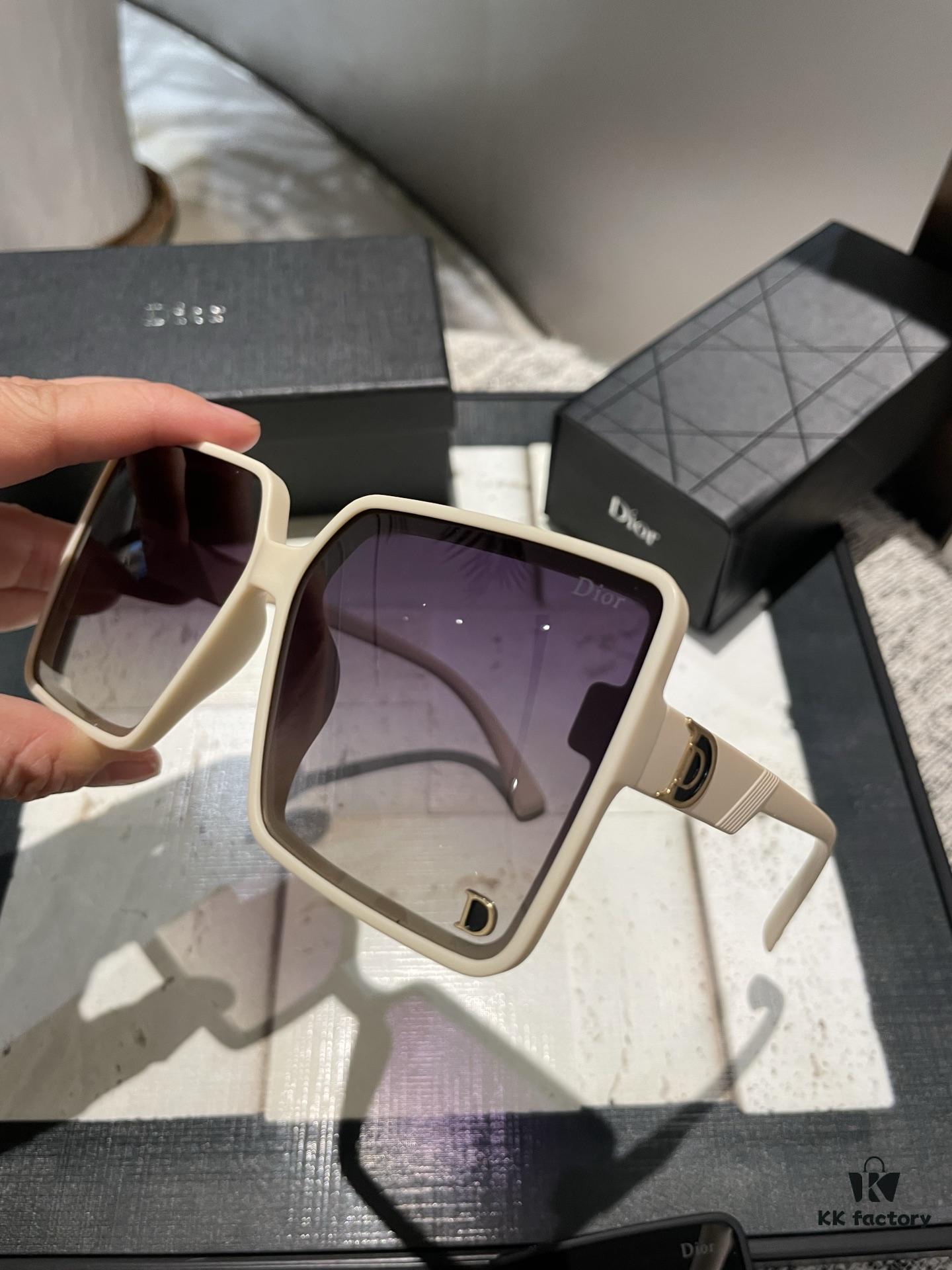 Dior Polarized Resin Sunglasses 😎 New Style Little Princess Sun Protection Glasses, Reducing Glare and Blocking Harmful Radiation 🥰 Essential Fashion Accessory for Travel and Outfits 🌸 Suitable for Driving 🧐 Brand Philosophy: Trends Come and Go, but Style Remains Forever 🥳