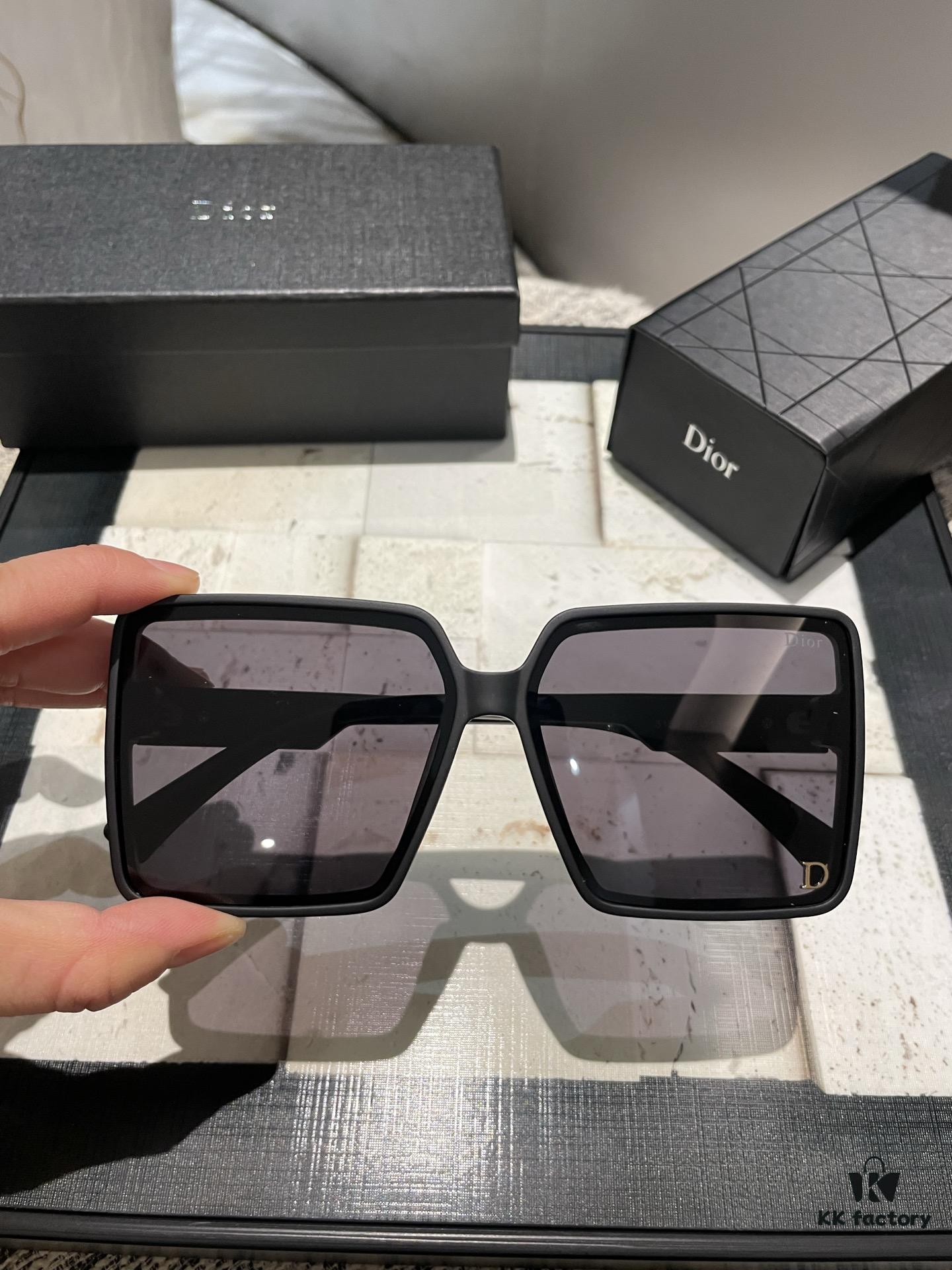 Dior Polarized Resin Sunglasses, New Small Chic Style, Reducing Glare and Blocking Harmful Radiation, Essential for Travel and Fashion Pairing, Suitable for Driving