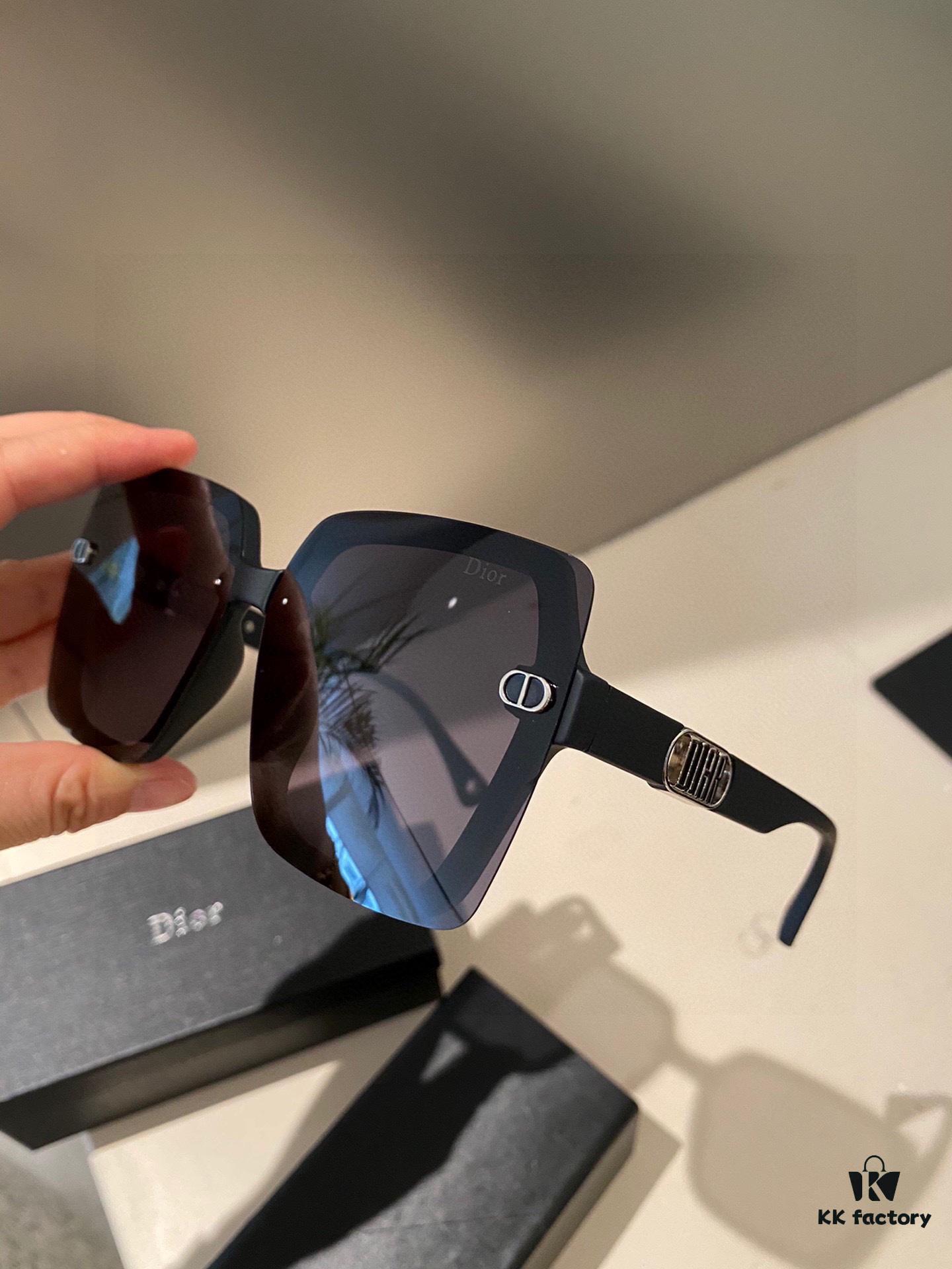 Dior Polarized Resin Sunglasses, New Small Chic Style, Reduces Glare, Blocks Harmful Radiation, Essential for Travel and Daily Wear