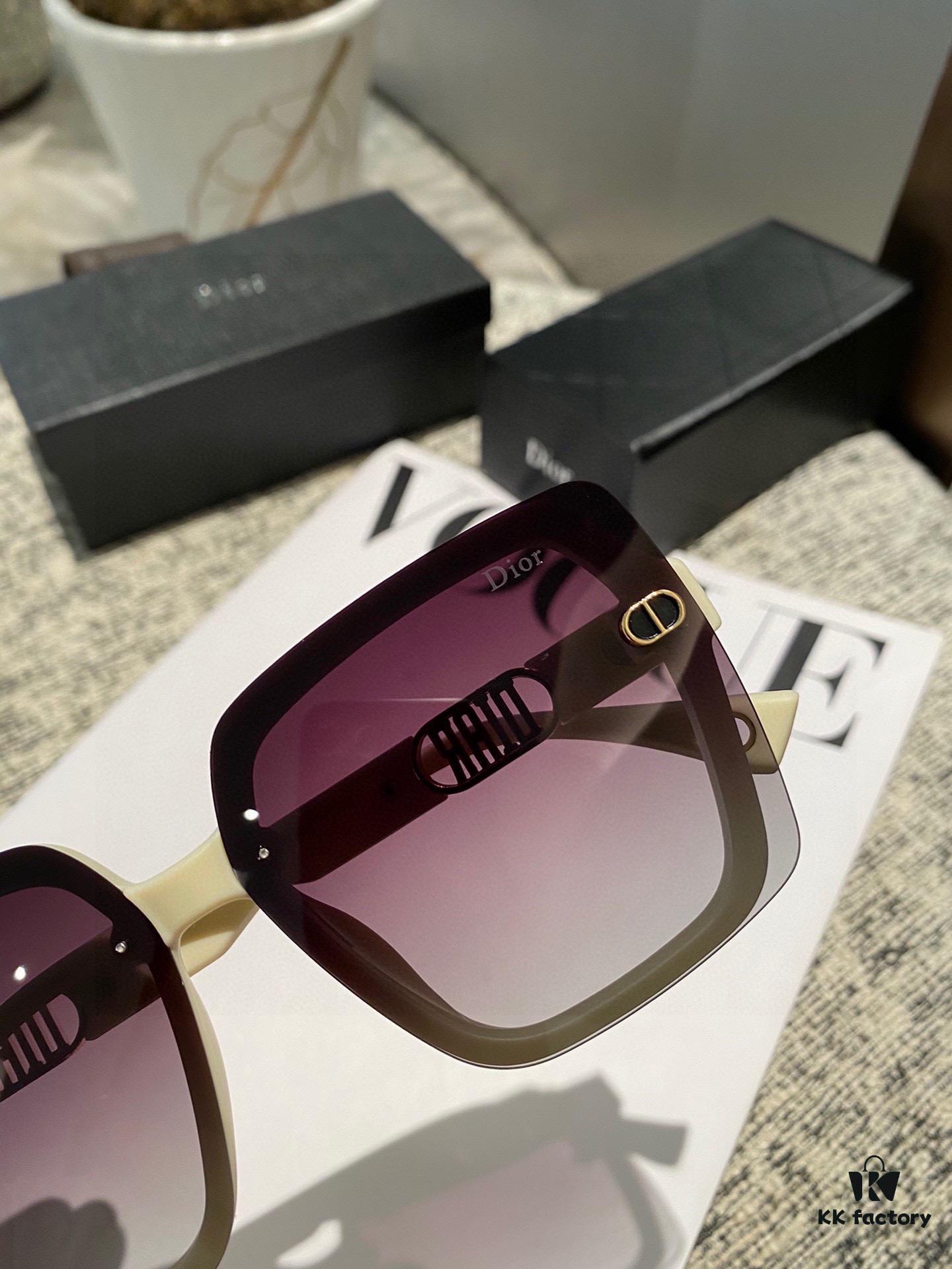 Dior Polarized Resin Sunglasses 😎 New Style Chic Eyewear to Reduce Glare and Block Harmful Radiation 🥰 Essential Fashion Accessory for Travel, Outings, and Driving 🌸 Brand Philosophy: Trends Fade, Style Endures 🥳 6105 Sunglasses