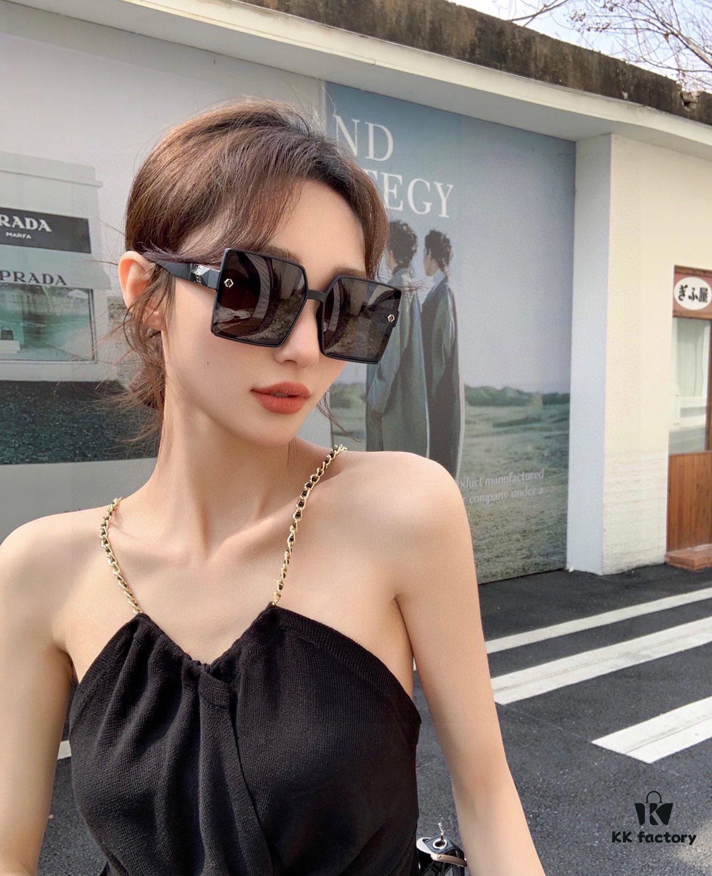 Dior Women's Oversized Sunglasses with HD Polarized Lenses, Flattering Slimming Design, Fashionable and Trendy Style, Popular Choice for Influencers and Live Streaming (7819)