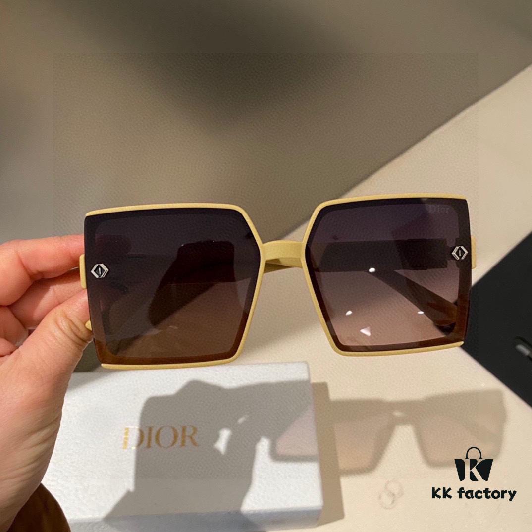 Dior Women's Oversized Sunglasses with HD Polarized Lenses, Flattering Slimming Design, Fashionable and Trendy Style, Popular Choice for Influencers and Live Streaming (7819)