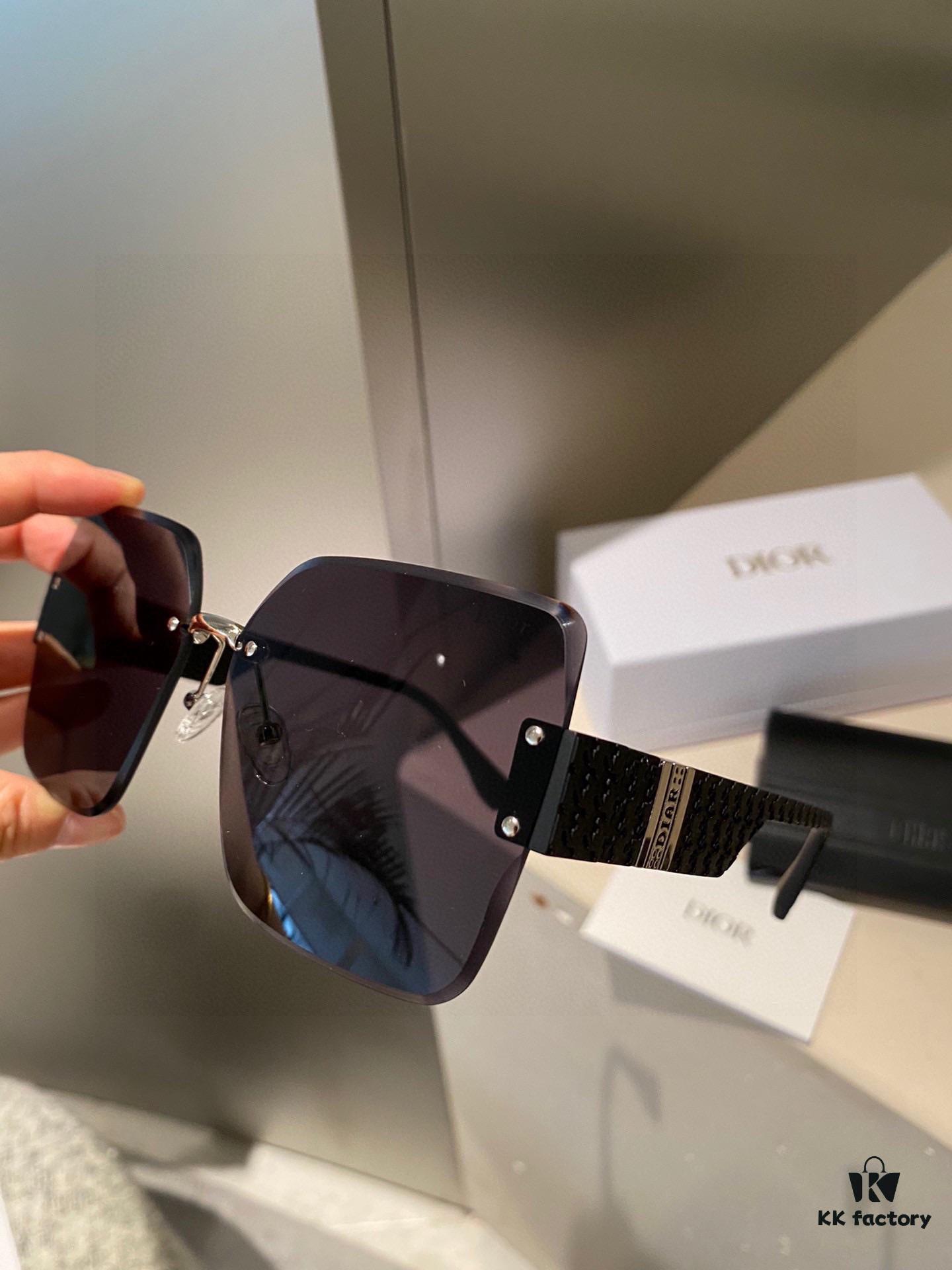 Dior Polarized Resin Sunglasses, New Small Luxury Style, Lightweight UV Protection, Perfect for Travel and Daily Wear