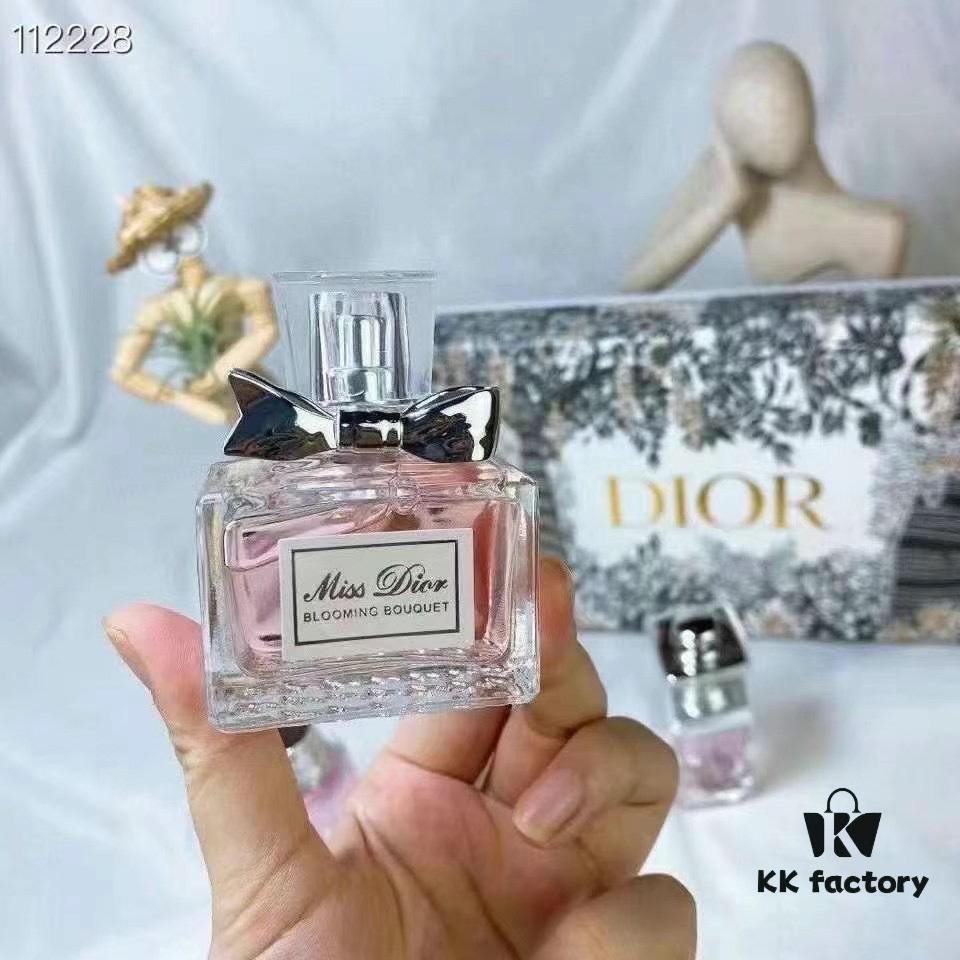 Dior Perfume Travel Set 30ml Four-Piece Coconut Tree Edition! Includes: 4 x 30ml