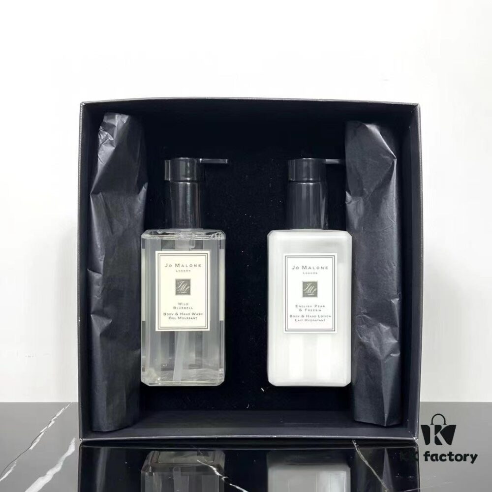 Jo Malone London Bath & Shower Set! Includes Gift Bag. Contains: English Pear & Freesia Body Lotion 250ml, Wood Sage & Sea Salt Shower Gel 250ml.