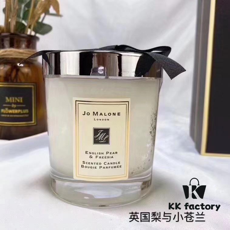 Small quantity of spot candles, scent randomly selected