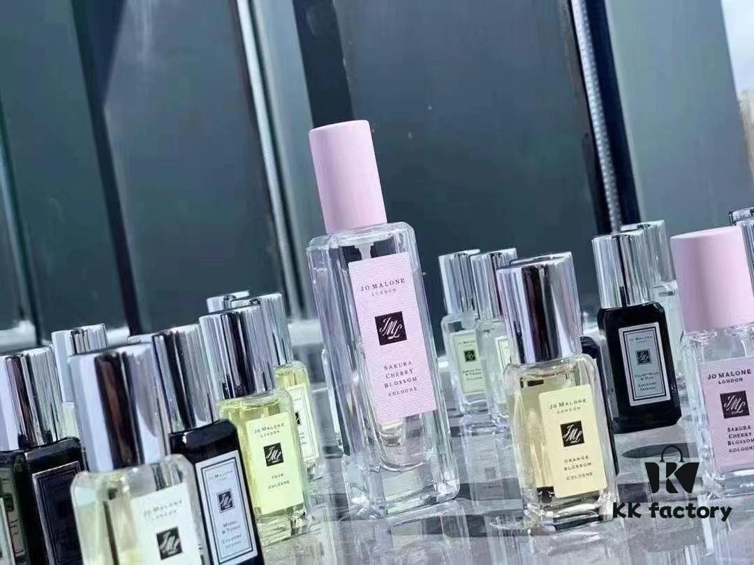 Jo Malone 21-Piece Collector's Edition Set with Retail Tote Bag, Including 1 x 30ml Cherry Blossom and 20 x 9ml Mini Fragrances in Assorted Signature Scents