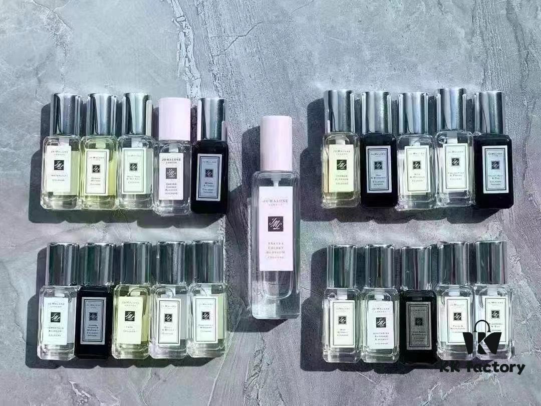 Jo Malone 21-Piece Collector's Edition Set with Retail Tote Bag, Including 1 x 30ml Cherry Blossom and 20 x 9ml Mini Fragrances in Assorted Signature Scents