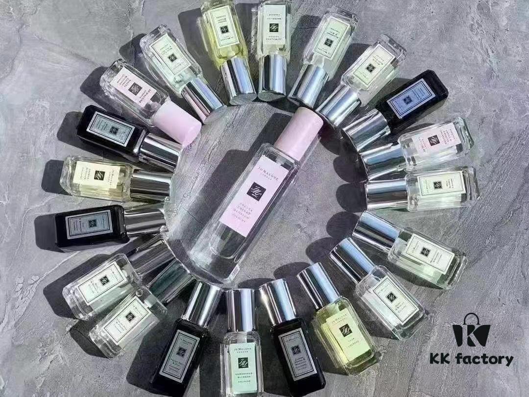 Jo Malone 21-Piece Collector's Edition Set with Retail Tote Bag, Including 1 x 30ml Cherry Blossom and 20 x 9ml Mini Fragrances in Assorted Signature Scents