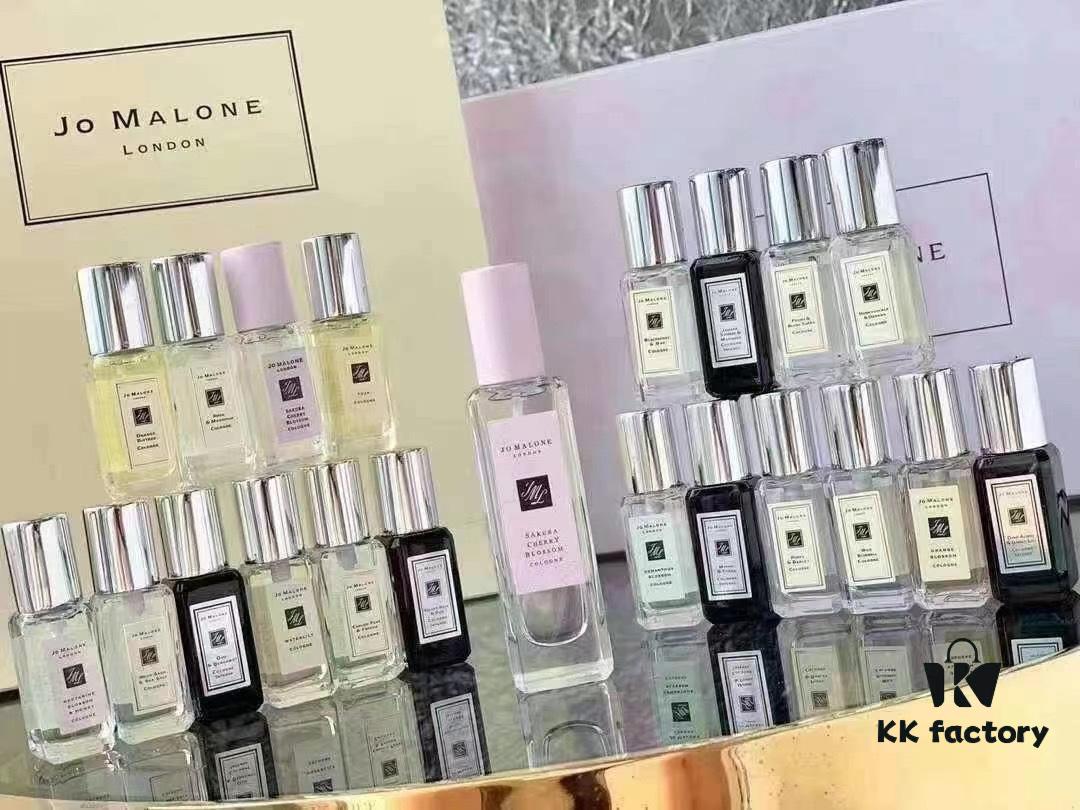 Jo Malone 21-Piece Collector's Edition Set with Retail Tote Bag, Including 1 x 30ml Cherry Blossom and 20 x 9ml Mini Fragrances in Assorted Signature Scents