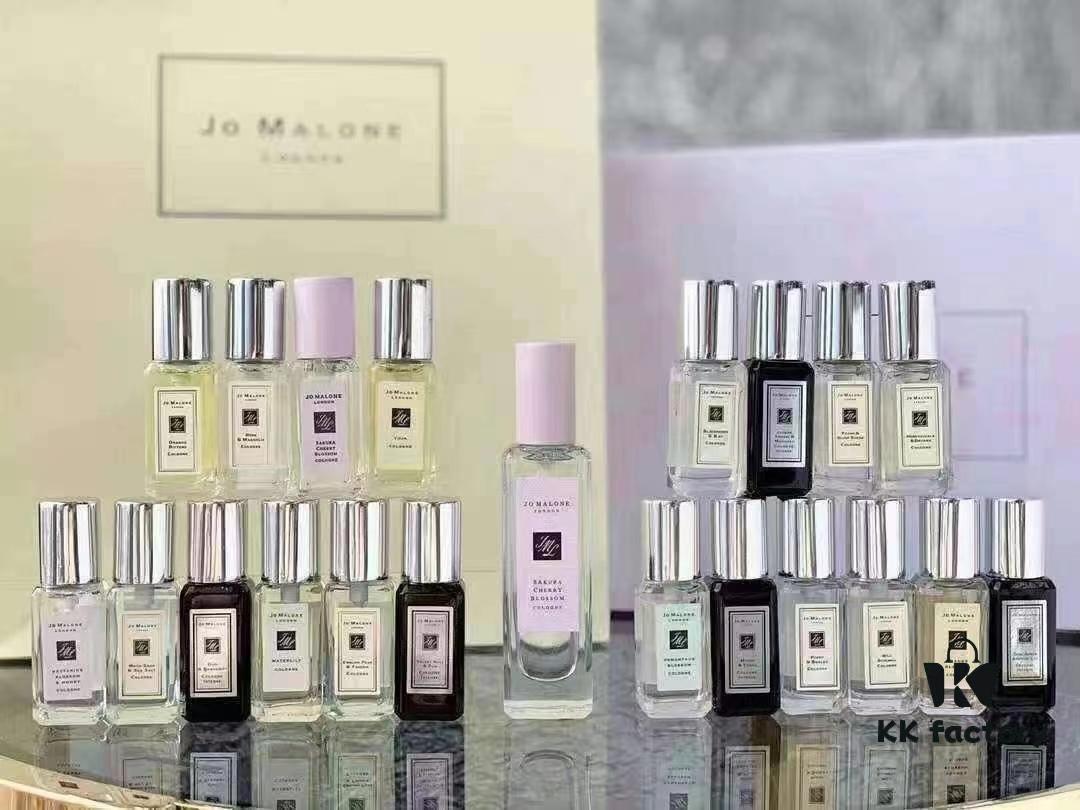 Jo Malone 21-Piece Collector's Edition Set with Retail Tote Bag, Including 1 x 30ml Cherry Blossom and 20 x 9ml Mini Fragrances in Assorted Signature Scents